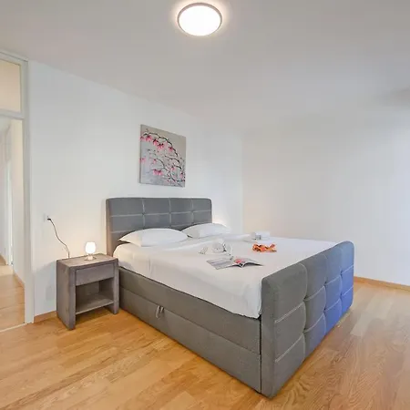 Locarno Place Apartment