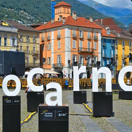 Apartment Locarno Place *