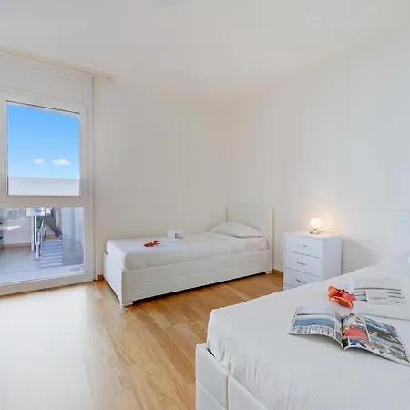 Apartment Locarno Place